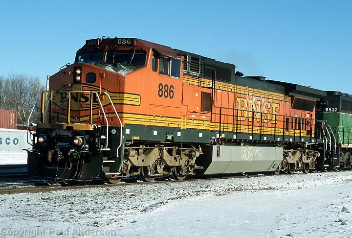 BNSF 886 C40-8W b.jpg